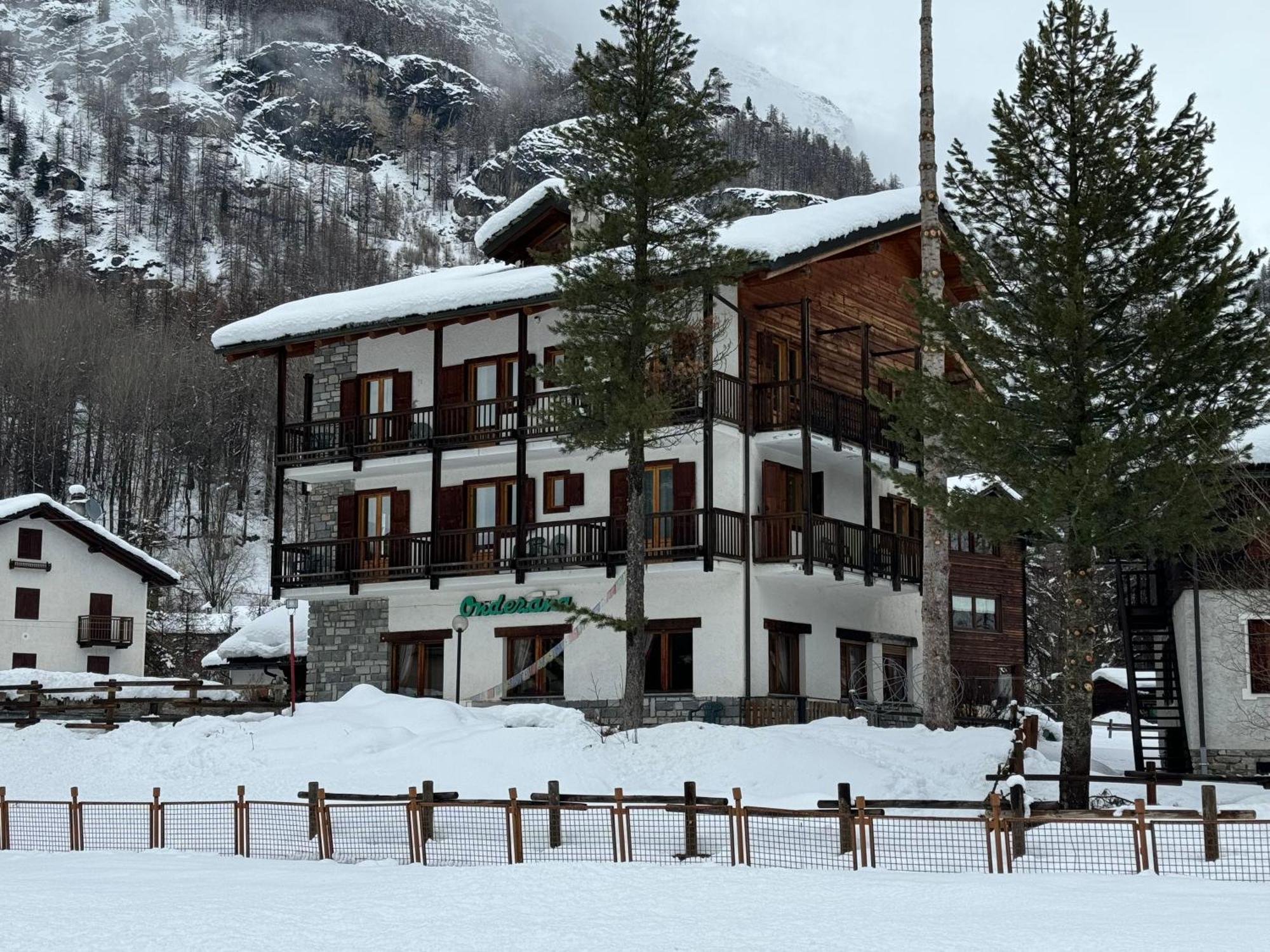 Hotel Ondezana Cogne Luaran gambar